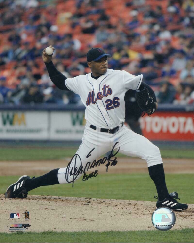ORLANDO HERNANDEZ NEW YORK METS SIGNED AUTOGRAPHED 8X10 PHOTO W/ COA
