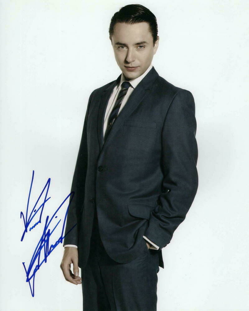 VINCENT KARTHEISER SIGNED AUTOGRAPH 8x10 PHOTO PETE CAMPBELL MAD MEN, ANGEL Opens in a new