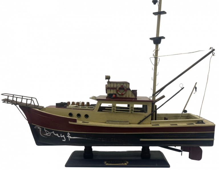 RICHARD DREYFUSS SIGNED WOODEN JAWS ORCA MODEL BOAT 20″ AUTOGRAPH BECKETT 8 COLLECTIBLE MEMORABILIA