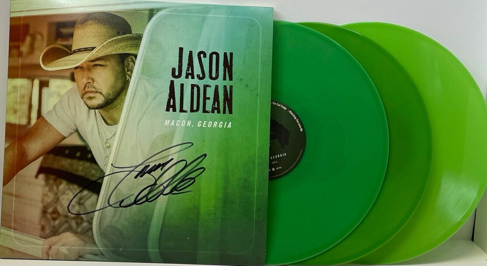 Signed picture of jason hot aldean