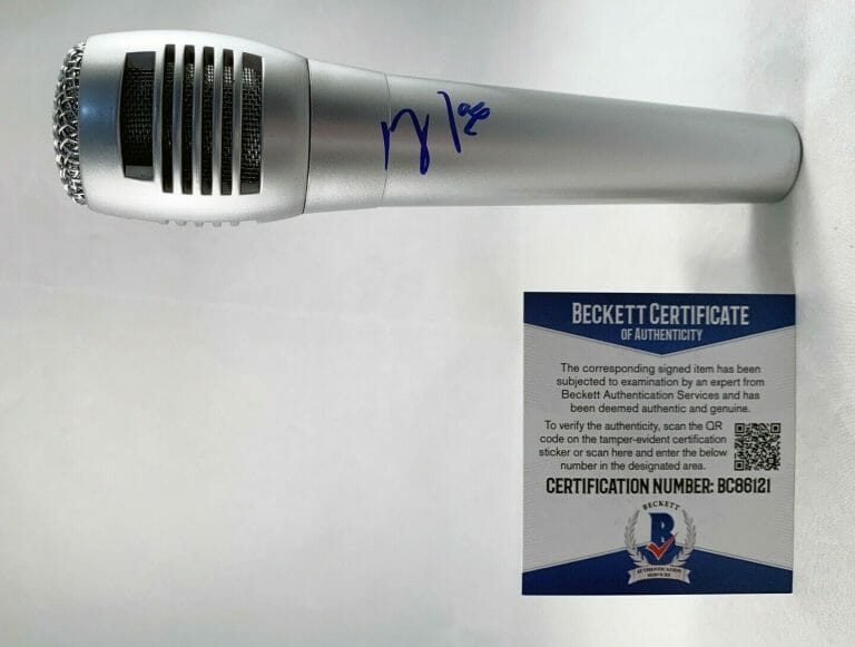MAREN MORRIS SIGNED MICROPHONE PSA/DNA COA COLLECTIBLE MEMORABILIA