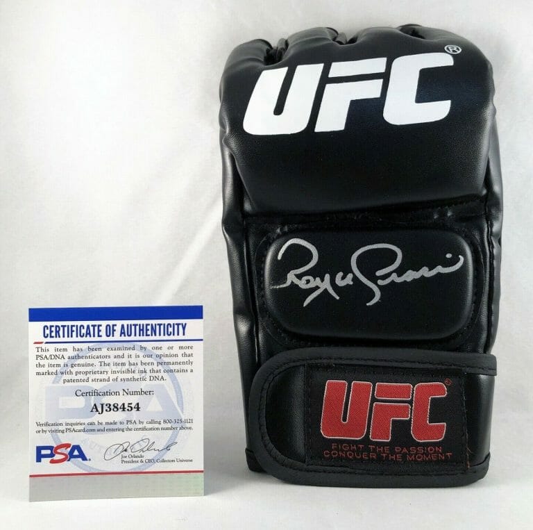 ROYCE GRACIE SIGNED UFC MMA GLOVE PSA/DNA COA COLLECTIBLE MEMORABILIA