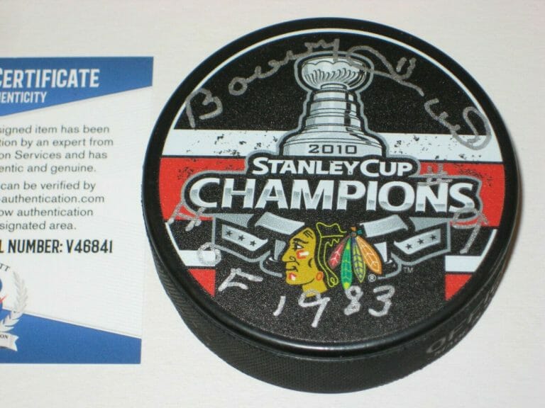 BOBBY HULL (BLACKHAWKS) SIGNED 2010 STANLEY CUP CHAMPS PUCK W/ BECKETT COA & INS COLLECTIBLE MEMORABILIA