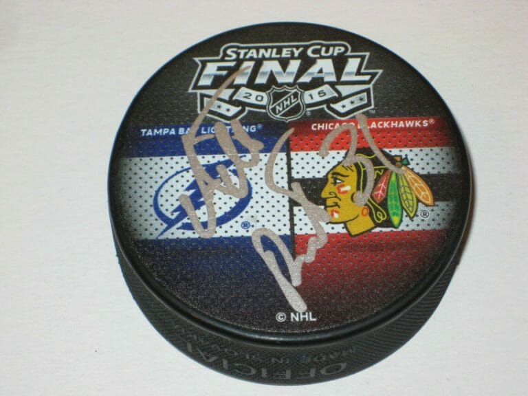 ANTTI RAANTA (BLACKHAWKS) SIGNED 2015 STANLEY CUP FINAL DUELING PUCK W/ COA COLLECTIBLE MEMORABILIA