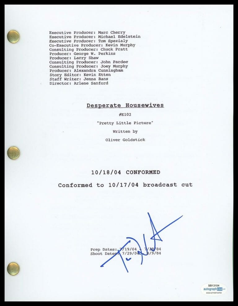 TERI HATCHER “DESPERATE HOUSEWIVES” SIGNED ‘PRETTY LITTLE PICTURE’ SCRIPT ACOA COLLECTIBLE MEMORABILIA