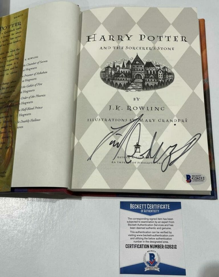 DANIEL RADCLIFFE SIGNED HARRY POTTER AND THE SORCERER’S STONE BOOK BECKETT 172 COLLECTIBLE MEMORABILIA