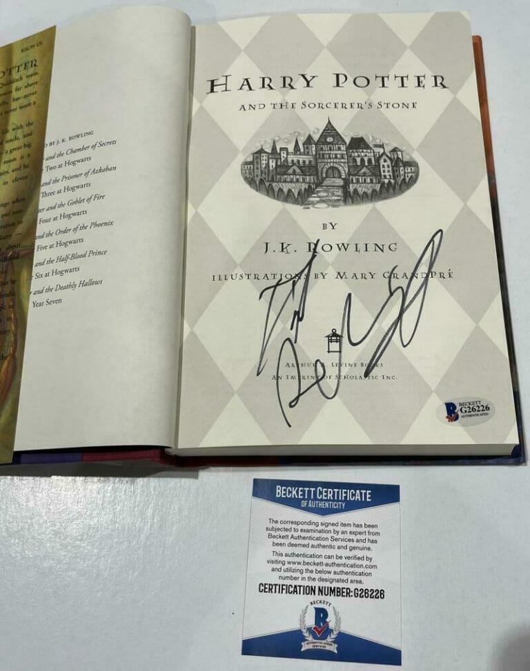 DANIEL RADCLIFFE SIGNED HARRY POTTER AND THE SORCERER’S STONE BOOK BECKETT 175 COLLECTIBLE MEMORABILIA