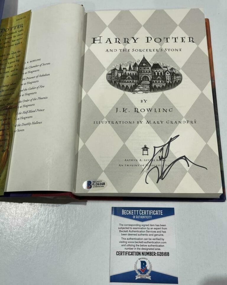 DANIEL RADCLIFFE SIGNED HARRY POTTER AND THE SORCERER’S STONE BOOK BECKETT 165 COLLECTIBLE MEMORABILIA