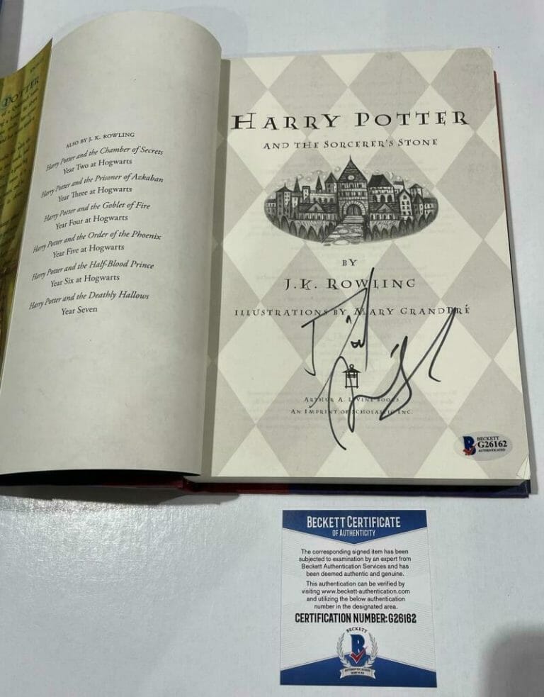 DANIEL RADCLIFFE SIGNED HARRY POTTER AND THE SORCERER’S STONE BOOK BECKETT 166 COLLECTIBLE MEMORABILIA