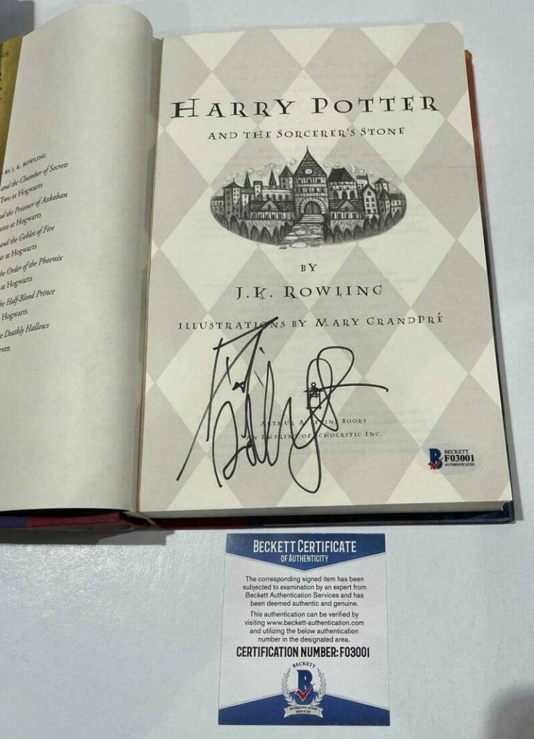 DANIEL RADCLIFFE SIGNED HARRY POTTER AND THE SORCERER’S STONE BOOK BECKETT 97 COLLECTIBLE MEMORABILIA