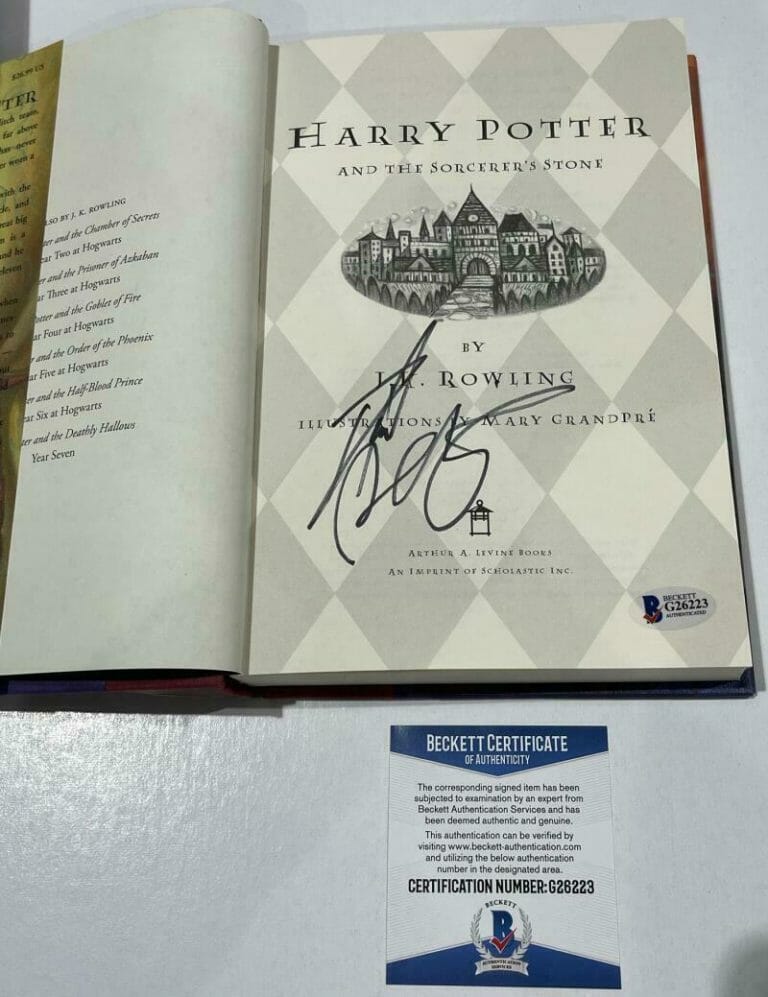 DANIEL RADCLIFFE SIGNED HARRY POTTER AND THE SORCERER’S STONE BOOK BECKETT 161 COLLECTIBLE MEMORABILIA
