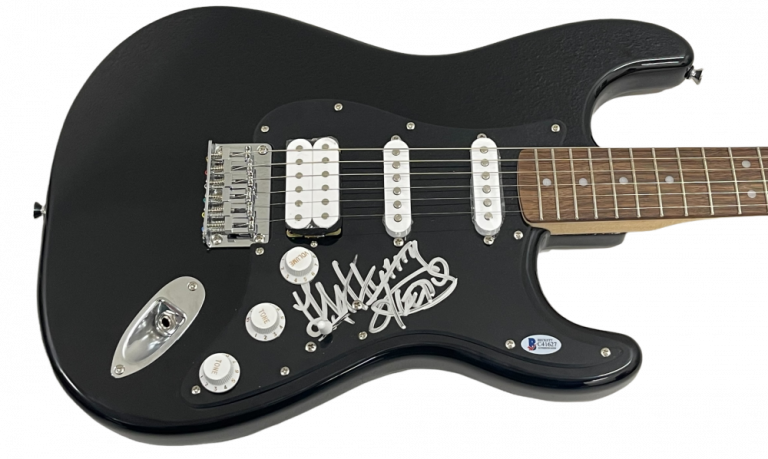 ANTHONY KIEDIS RED HOT CHILI PEPPERS SIGNED FENDER HSS STRATOCASTER GUITAR BAS COLLECTIBLE MEMORABILIA