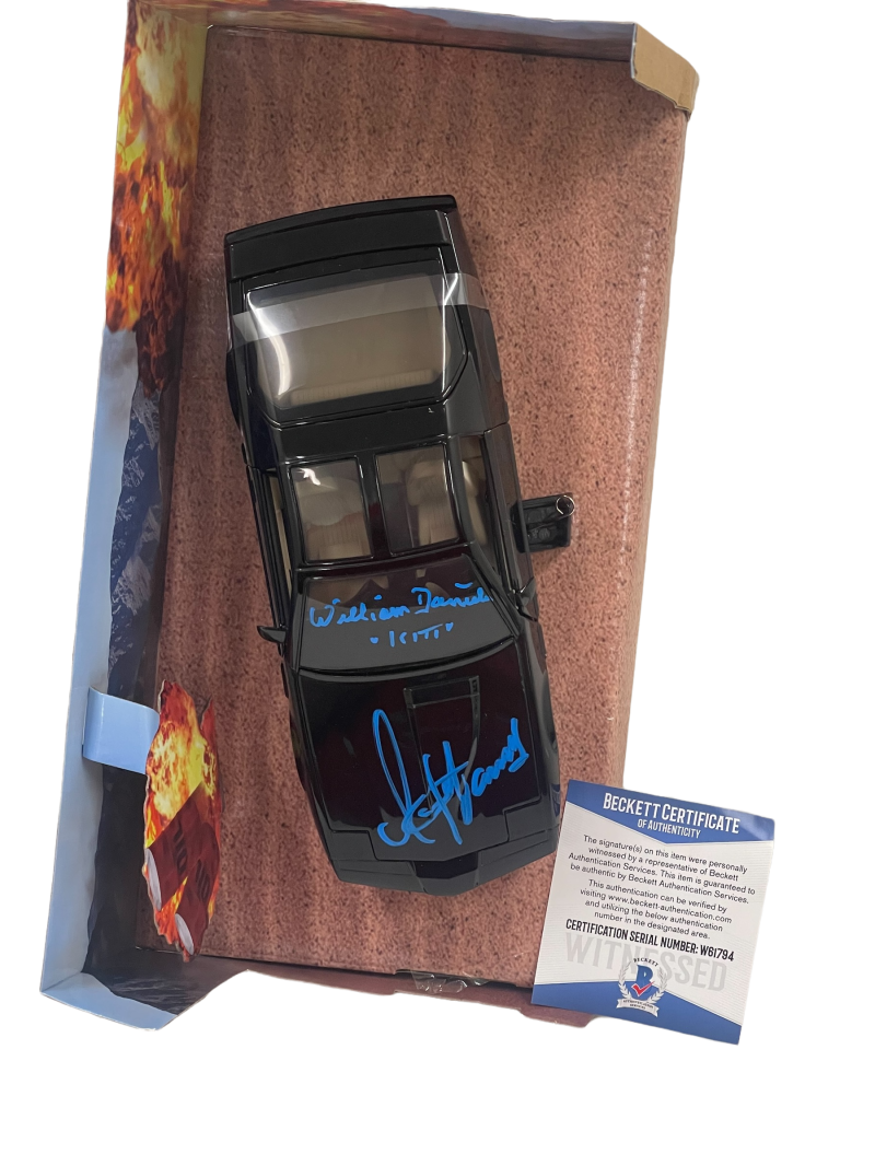 david-hasselhoff-william-daniels-signed-knight-rider-diecast-1-24-car