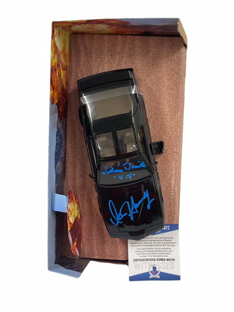 DAVID HASSELHOFF WILLIAM DANIELS SIGNED KNIGHT RIDER DIECAST 1:24 CAR BECKETT 20 COLLECTIBLE MEMORABILIA