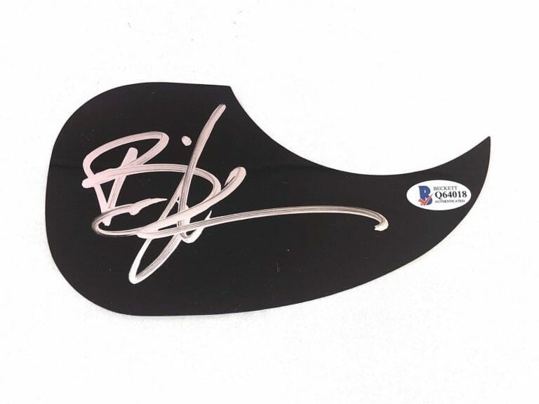 BIG KENNY HAND SIGNED WILLIAM KENNETH ALPHIN ACOUSTIC PICKGUARD BECKETT CERT COLLECTIBLE MEMORABILIA