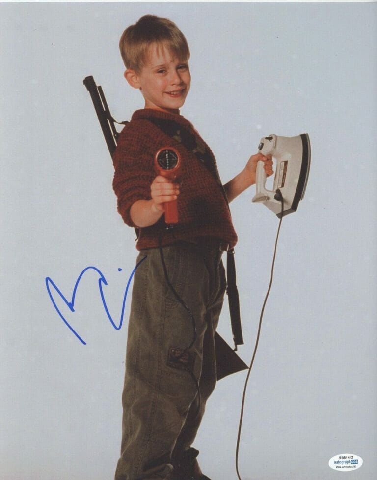 MACAULAY CULKIN SIGNED AUTOGRAPHED 11×14 PHOTO HOME ALONE ACOA COA COLLECTIBLE MEMORABILIA
