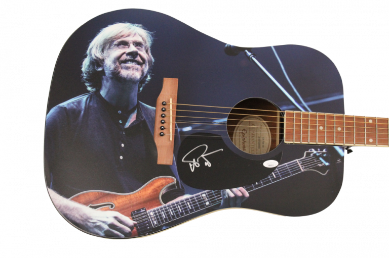 Judy Collins Signed Acoustic Guitar COA Proof Autographed Singer Songwriter Star Judy Collins Signed Acoustic Guitar COA Proof Autographed Singer Songwriter Star
