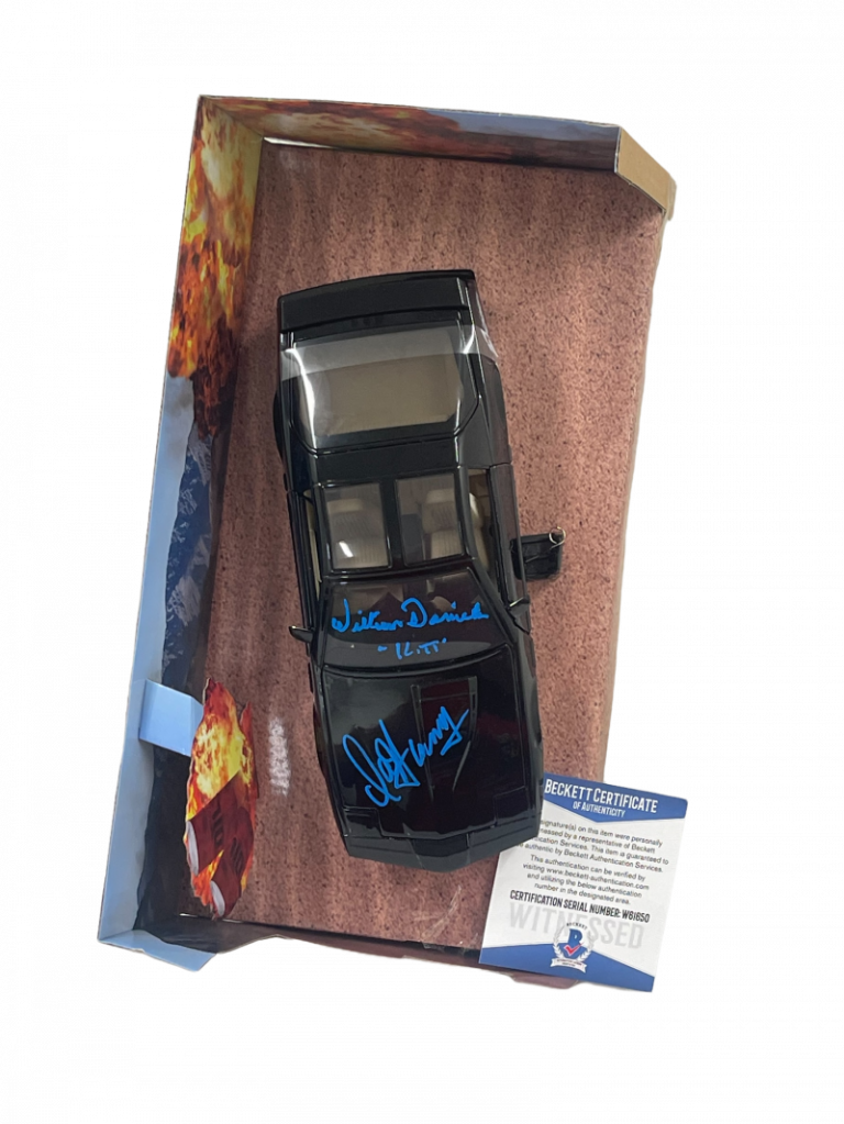 DAVID HASSELHOFF WILLIAM DANIELS SIGNED KNIGHT RIDER DIECAST 1:24 CAR BECKETT 75 COLLECTIBLE MEMORABILIA