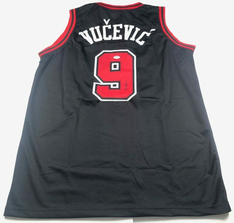 NIKOLA VUCEVIC SIGNED JERSEY PSA/DNA CHICAGO BULLS AUTOGRAPHED COLLECTIBLE MEMORABILIA