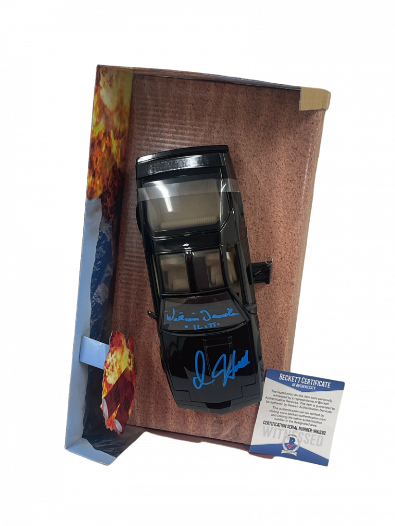 DAVID HASSELHOFF WILLIAM DANIELS SIGNED KNIGHT RIDER DIECAST 1:24 CAR BECKETT 63 COLLECTIBLE MEMORABILIA