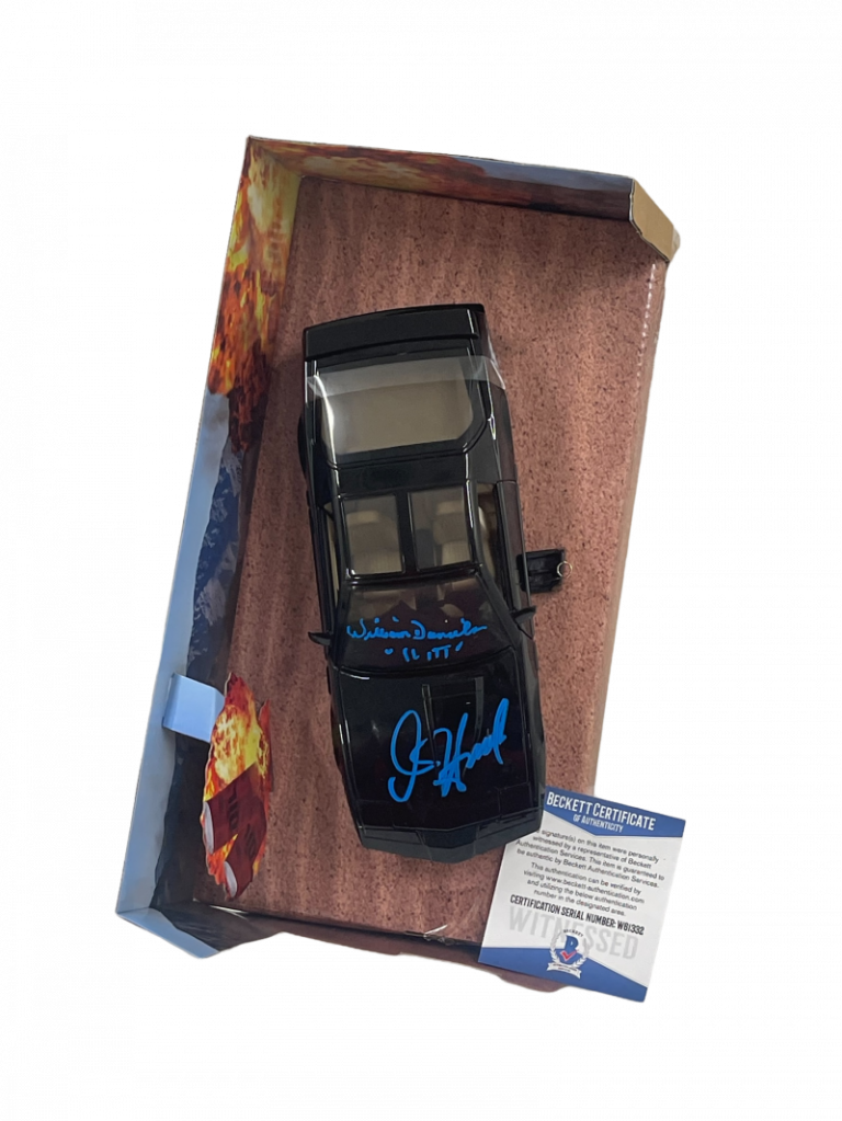 DAVID HASSELHOFF WILLIAM DANIELS SIGNED KNIGHT RIDER DIECAST 1:24 CAR BECKETT 85 COLLECTIBLE MEMORABILIA