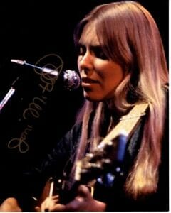 JONI MITCHELL SIGNED 8×10 PHOTO W/ HOLOGRAM COA COLLECTIBLE MEMORABILIA