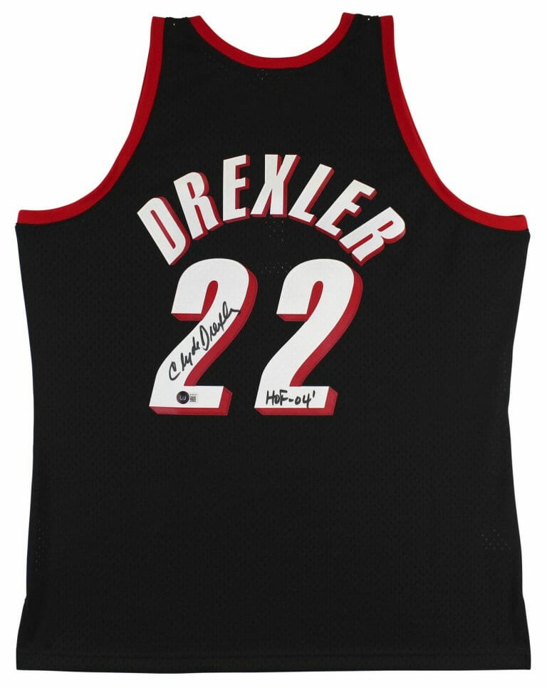 BLAZERS CLYDE DREXLER “HOF 04” SIGNED BLACK MITCHELL & NESS JERSEY BAS WITNESSED COLLECTIBLE MEMORABILIA