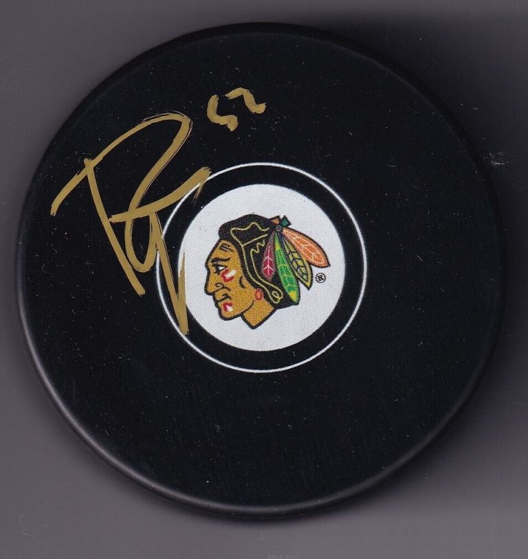 REESE JOHNSON SIGNED (CHICAGO BLACKHAWKS) AUTOGRAPHED HOCKEY SOUVENIR PUCK W/COA COLLECTIBLE MEMORABILIA