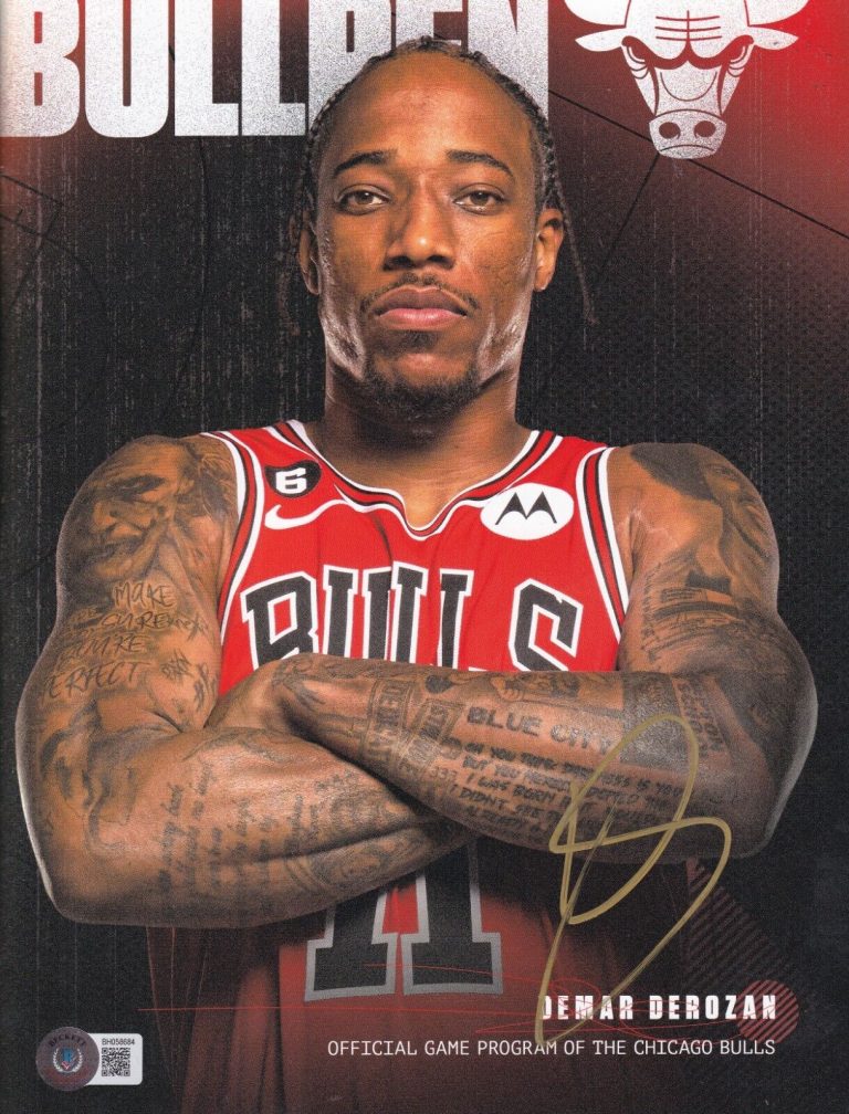 DEMAR DEROZAN SIGNED (CHICAGO BULLS) OFFICIAL GAME PROGRAM BECKETT BAS BH058684 COLLECTIBLE MEMORABILIA