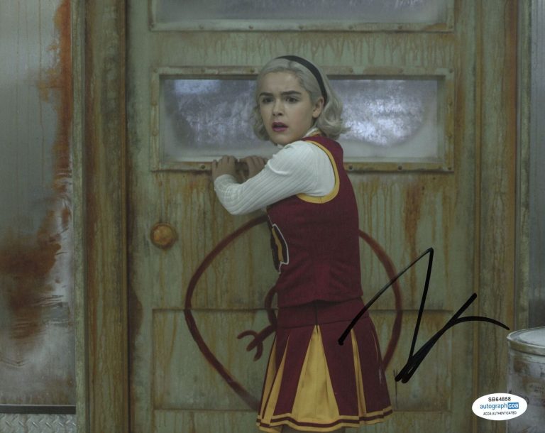 Kiernan Shipka Signed Chilling Adventures Of Sabrina X Photo Acoa