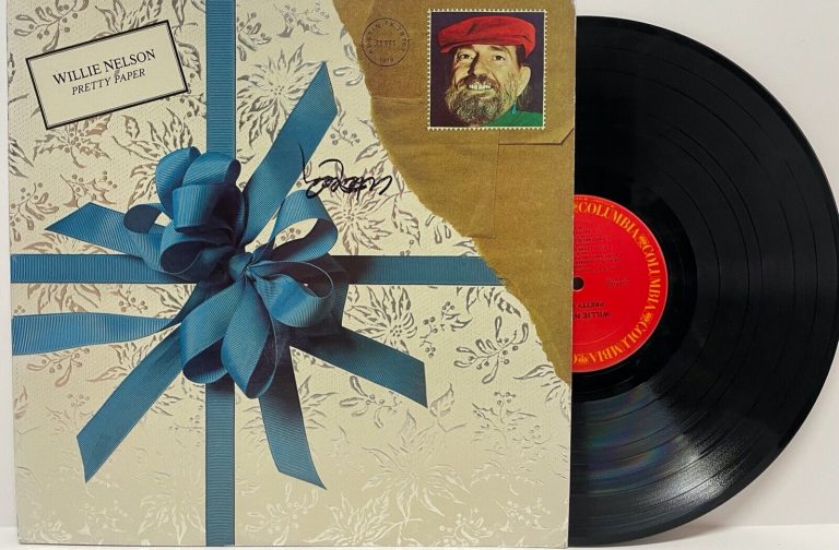 WILLIE NELSON SIGNED AUTOGRAPH VINYL LP “PRETTY PAPER” JSA COA COLLECTIBLE MEMORABILIA
