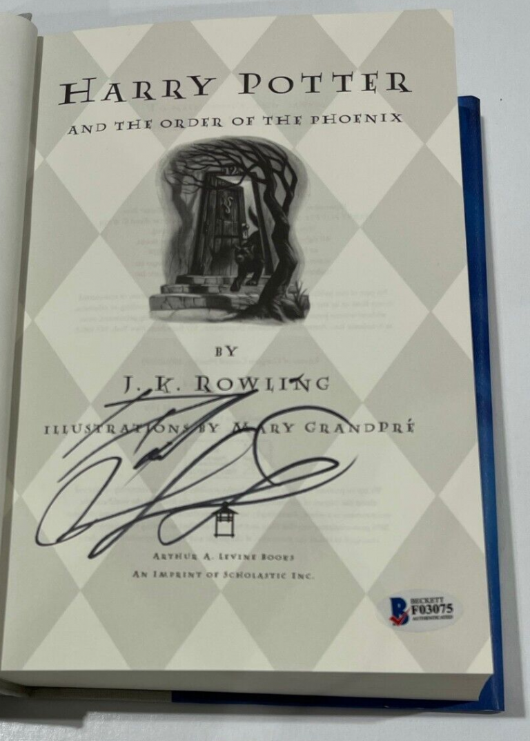 DANIEL RADCLIFFE SIGNED HARRY POTTER AND THE ORDER OF THE PHOENIX BOOK BECKETT 3 COLLECTIBLE MEMORABILIA
