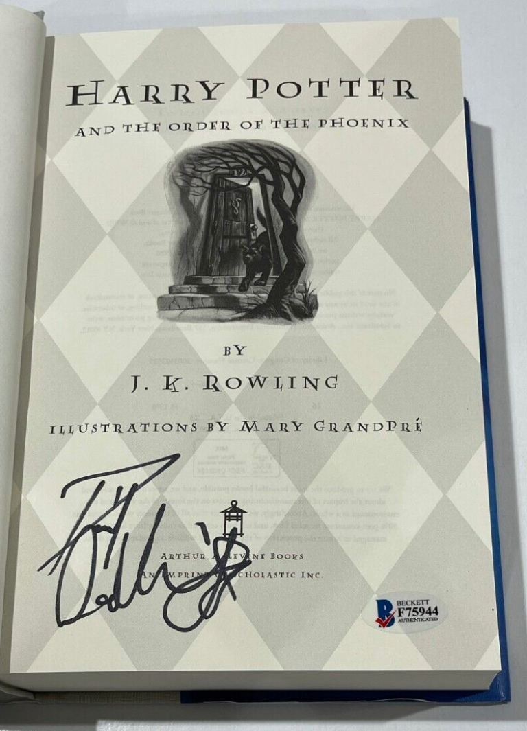 DANIEL RADCLIFFE SIGNED HARRY POTTER AND THE ORDER OF THE PHOENIX BOOK BECKETT E COLLECTIBLE MEMORABILIA