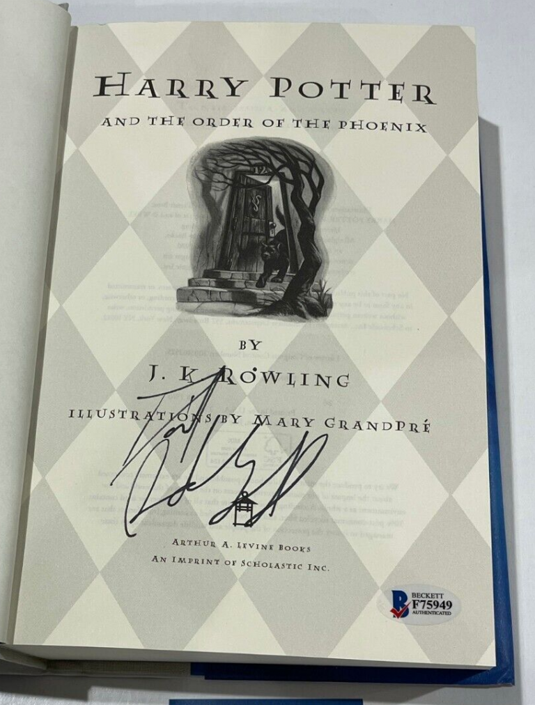 DANIEL RADCLIFFE SIGNED HARRY POTTER AND THE ORDER OF THE PHOENIX BOOK BECKETT C COLLECTIBLE MEMORABILIA