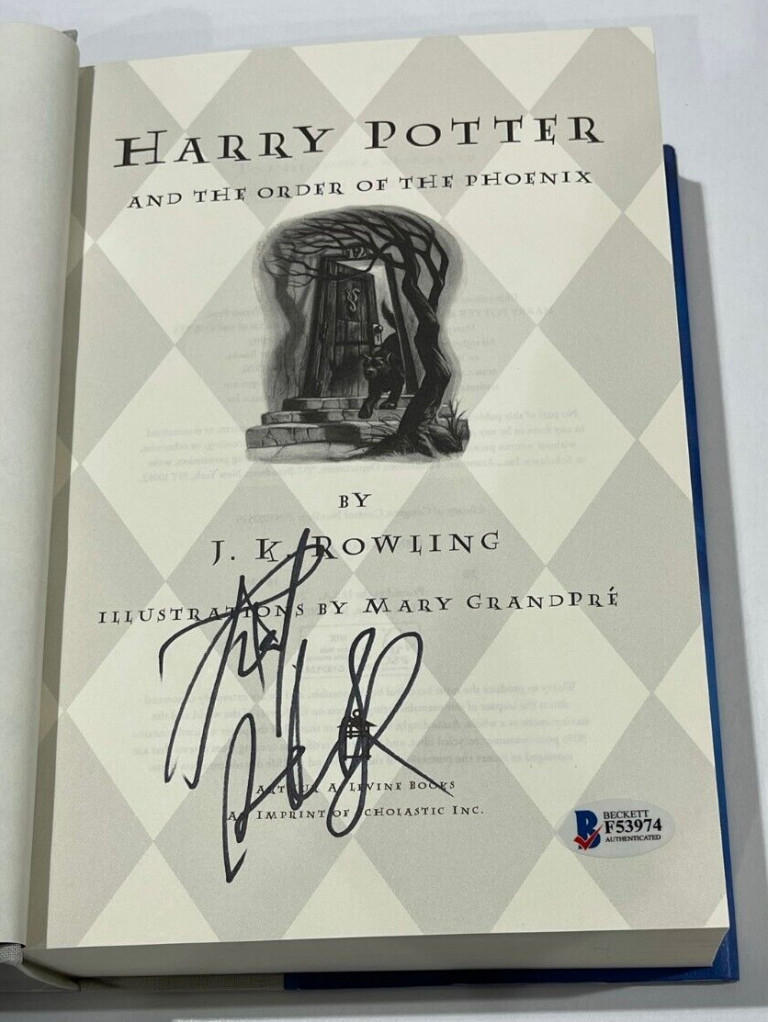 DANIEL RADCLIFFE SIGNED HARRY POTTER AND THE ORDER OF THE PHOENIX BOOK BECKETT 9 COLLECTIBLE MEMORABILIA