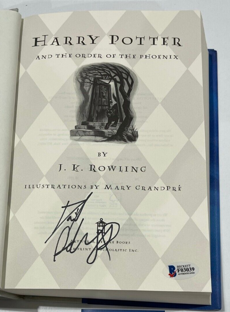 DANIEL RADCLIFFE SIGNED HARRY POTTER AND THE ORDER OF THE PHOENIX BOOK BECKETT 7 COLLECTIBLE MEMORABILIA