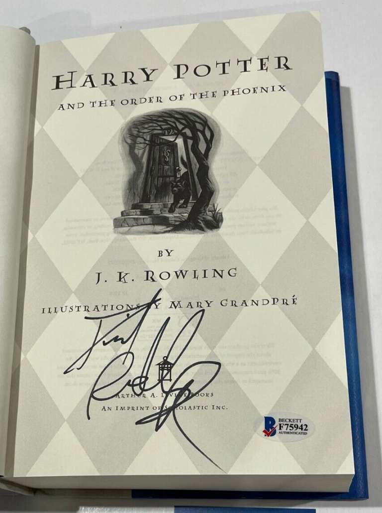 DANIEL RADCLIFFE SIGNED HARRY POTTER AND THE ORDER OF THE PHOENIX BOOK BECKETT 1 COLLECTIBLE MEMORABILIA