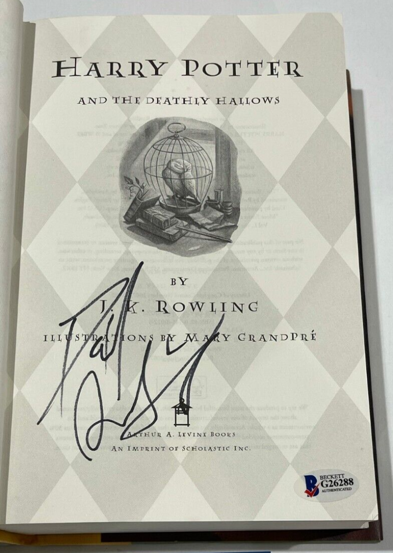 DANIEL RADCLIFFE SIGNED HARRY POTTER AND THE DEATHLY HALLOWS BOOK BECKETT 5 COLLECTIBLE MEMORABILIA