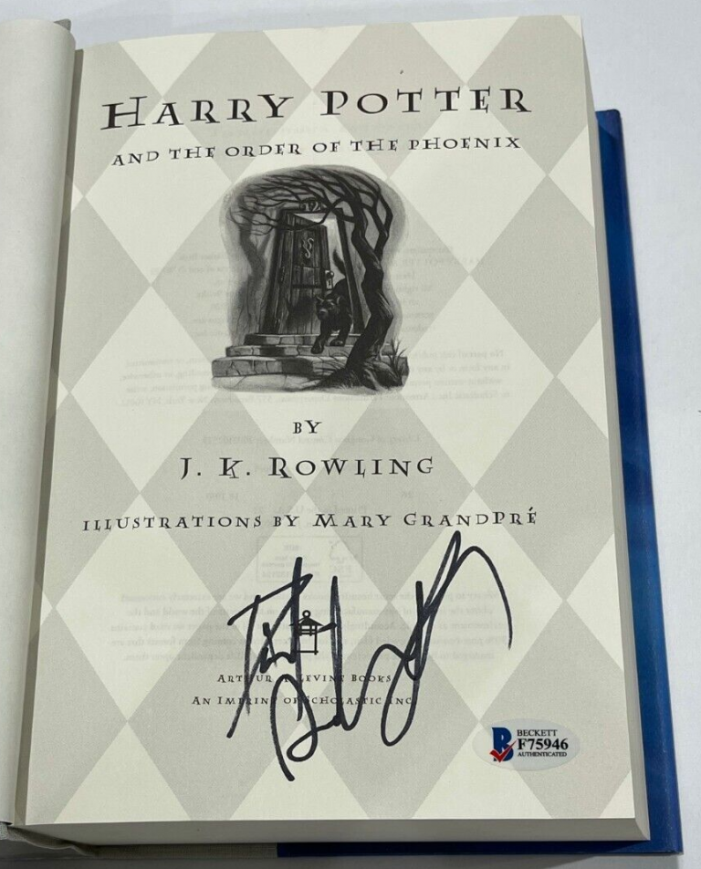 DANIEL RADCLIFFE SIGNED HARRY POTTER AND THE ORDER OF THE PHOENIX BOOK BECKETT E COLLECTIBLE MEMORABILIA