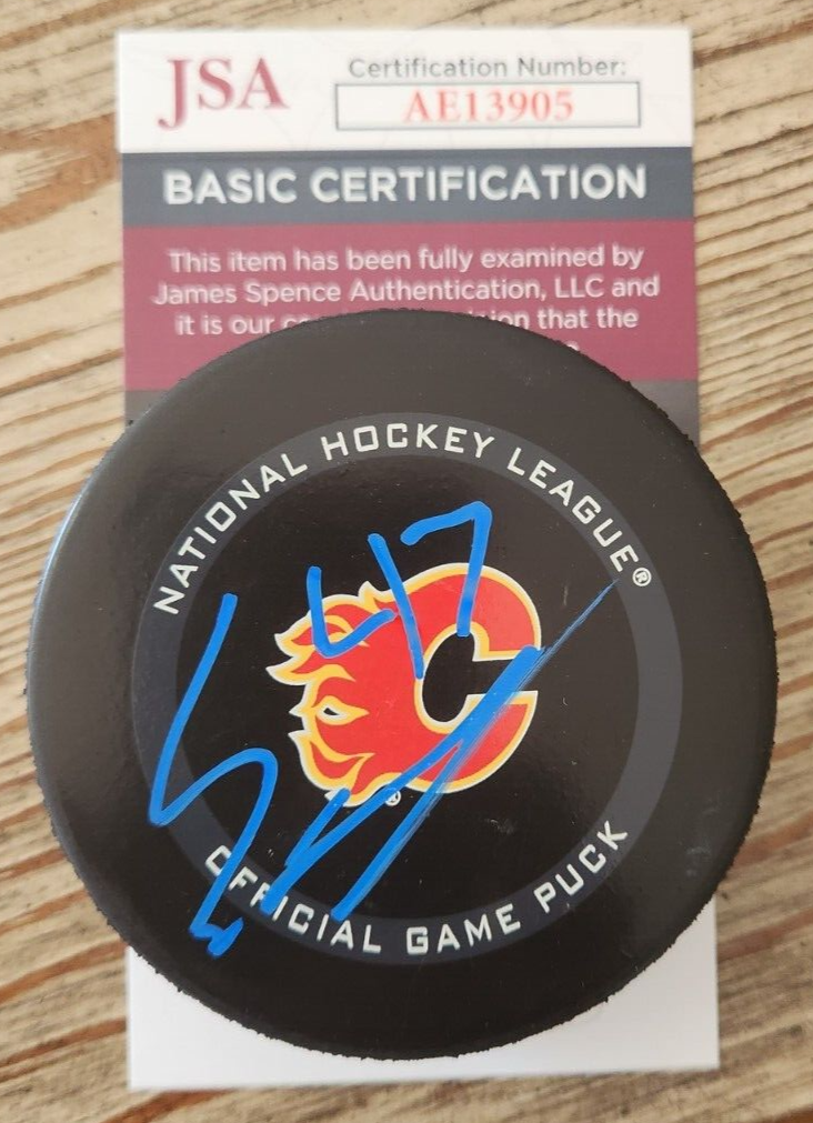 CONNOR ZARY SIGNED OFFICIAL NHL GAME PUCK W/ JSA COA #AE13905 CALGARY FLAMES COLLECTIBLE MEMORABILIA