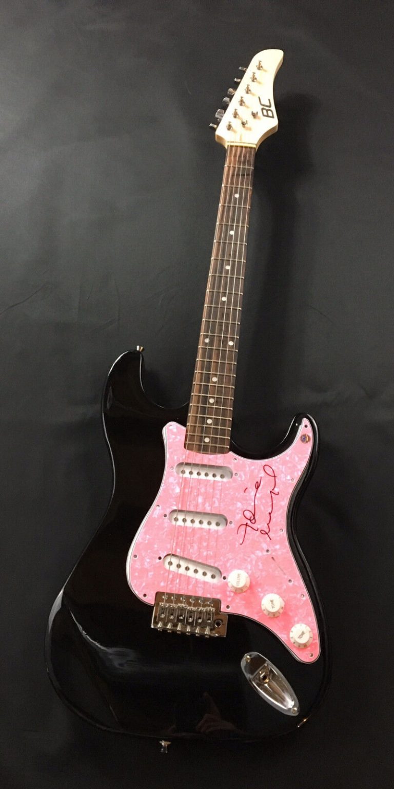 GFA FROZEN & BROADWAY STAR * IDINA MENZEL * SIGNED ELECTRIC GUITAR M2 COA COLLECTIBLE MEMORABILIA