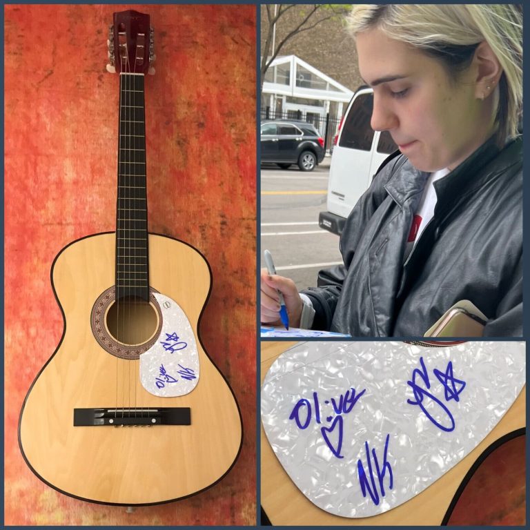 GFA JULIA CUMMING X3 BAND * SUNFLOWER BEAN * SIGNED ACOUSTIC GUITAR PROOF B COA COLLECTIBLE MEMORABILIA