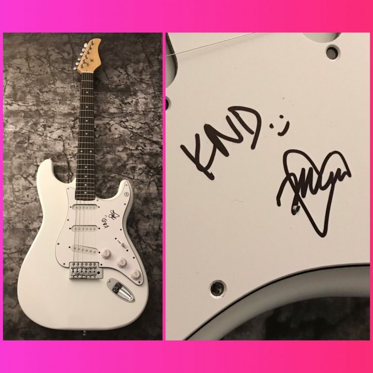 GFA KELLEY DUGAN & MINA WALKER * DAISY THE GREAT * SIGNED ELECTRIC GUITAR D4 COA COLLECTIBLE MEMORABILIA