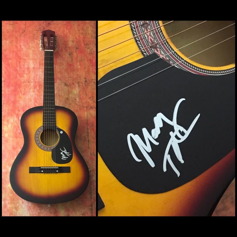 GFA CROOKED TREE DOOLEYS FARM * MOLLY TUTTLE * SIGNED ACOUSTIC GUITAR PROOF COA COLLECTIBLE MEMORABILIA