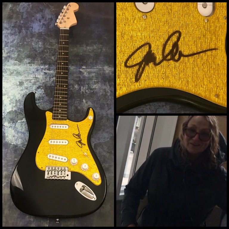 GFA RELISH ONE OF US * JOAN OSBORNE * SIGNED ELECTRIC GUITAR PROOF J3 COA COLLECTIBLE MEMORABILIA