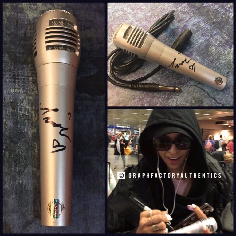 GFA SEXY SINGER 2 ON * TINASHE * SIGNED NEW MICROPHONE EXACT PROOF T3 COA COLLECTIBLE MEMORABILIA