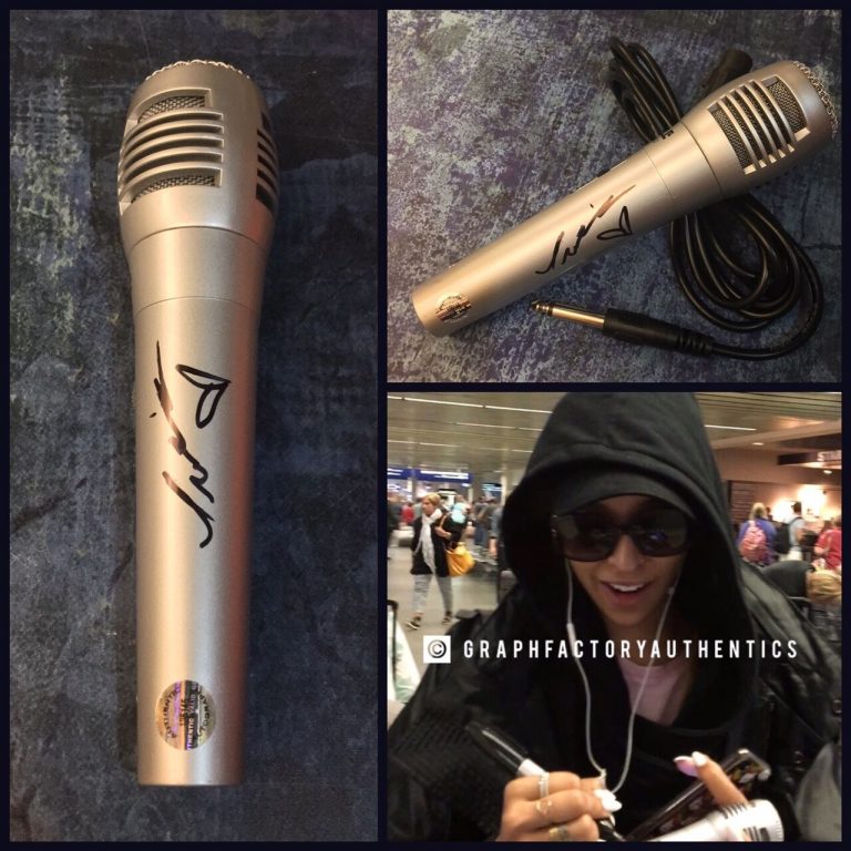 GFA SEXY SINGER 2 ON * TINASHE * SIGNED NEW MICROPHONE EXACT PROOF T1 COA COLLECTIBLE MEMORABILIA