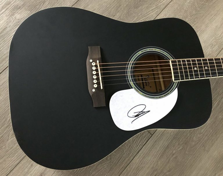 Dave Matthews Signed Full Size Acoustic Guitar COA Proof Autographed Dave Matthews Signed Full Size Acoustic Guitar COA Proof Autographed