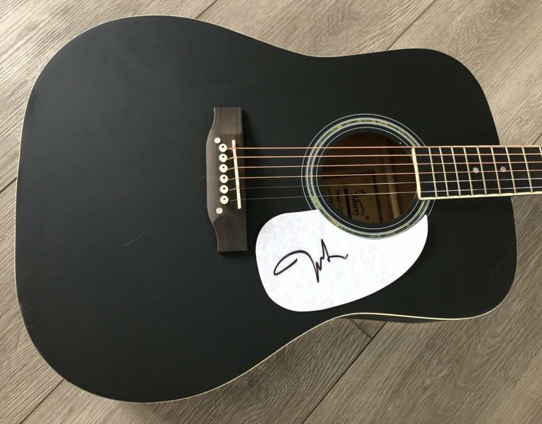 JUSTIN MOORE SIGNED AUTOGRAPH BLACK 41″ FULL SIZE ACOUSTIC GUITAR W/EXACT PROOF
 COLLECTIBLE MEMORABILIA