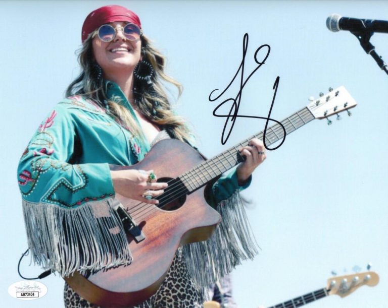 LAINEY WILSON SIGNED AUTOGRAPH 8×10 PHOTO – YELLOWSTONE COUNTRY MUSIC STAR JSA
 COLLECTIBLE MEMORABILIA